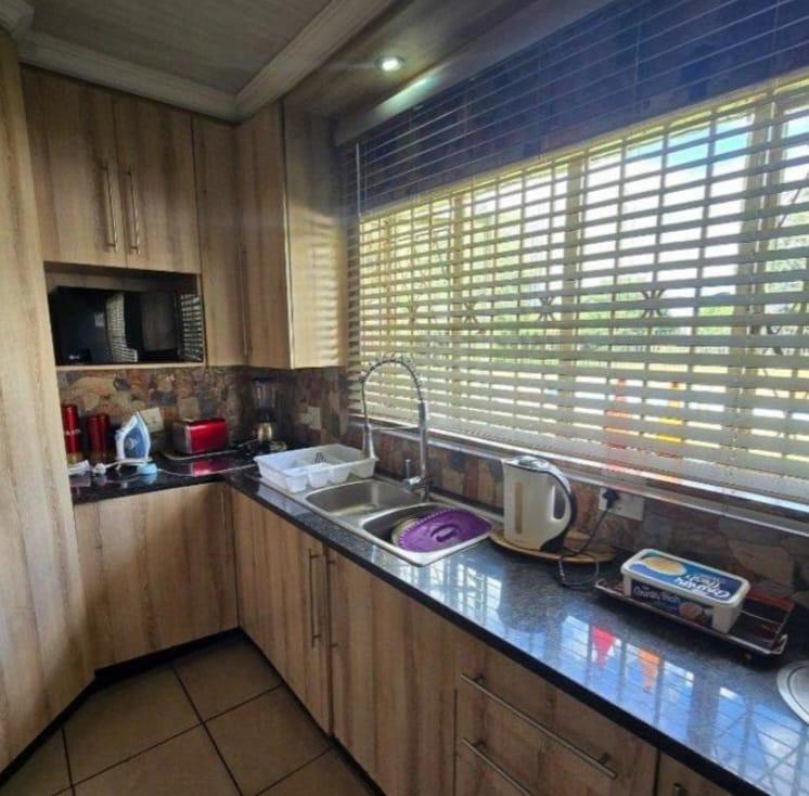 3 Bedroom Property for Sale in Brackendowns Gauteng
