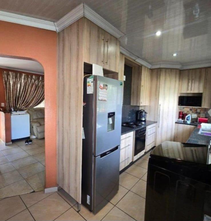 3 Bedroom Property for Sale in Brackendowns Gauteng