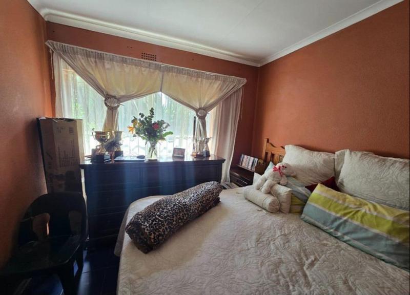 3 Bedroom Property for Sale in Brackendowns Gauteng