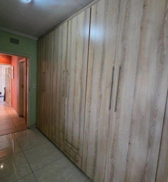 3 Bedroom Property for Sale in Brackendowns Gauteng