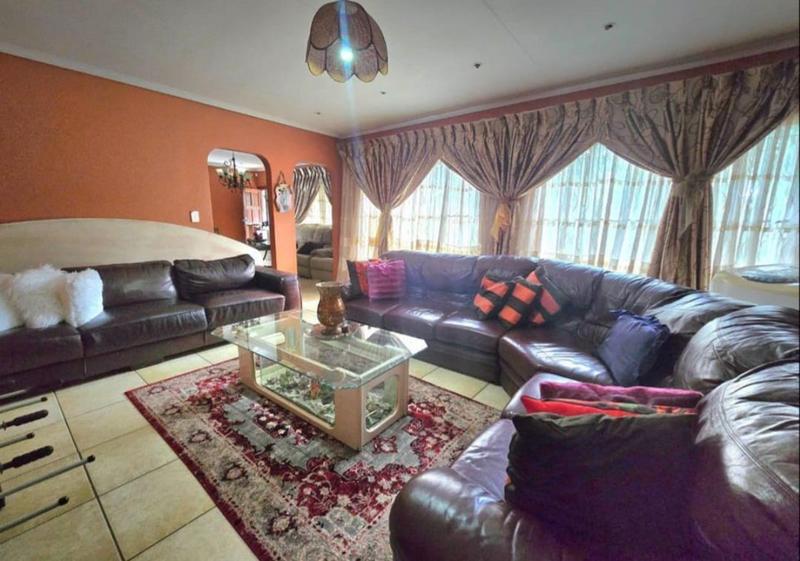 3 Bedroom Property for Sale in Brackendowns Gauteng