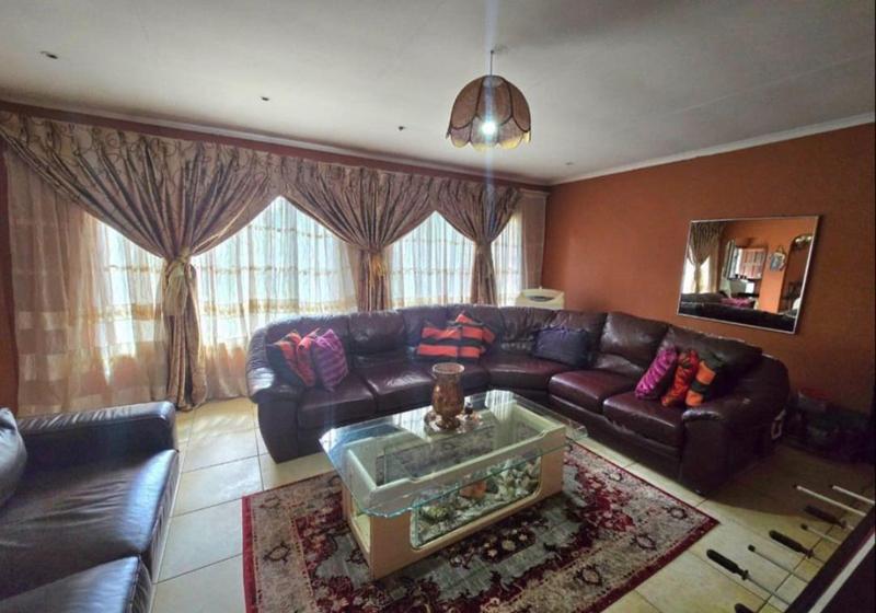 3 Bedroom Property for Sale in Brackendowns Gauteng