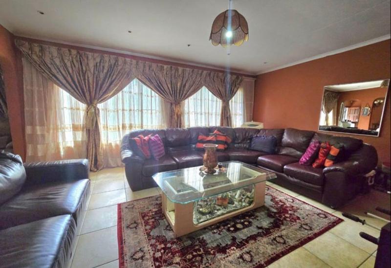 3 Bedroom Property for Sale in Brackendowns Gauteng