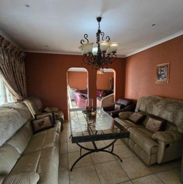 3 Bedroom Property for Sale in Brackendowns Gauteng