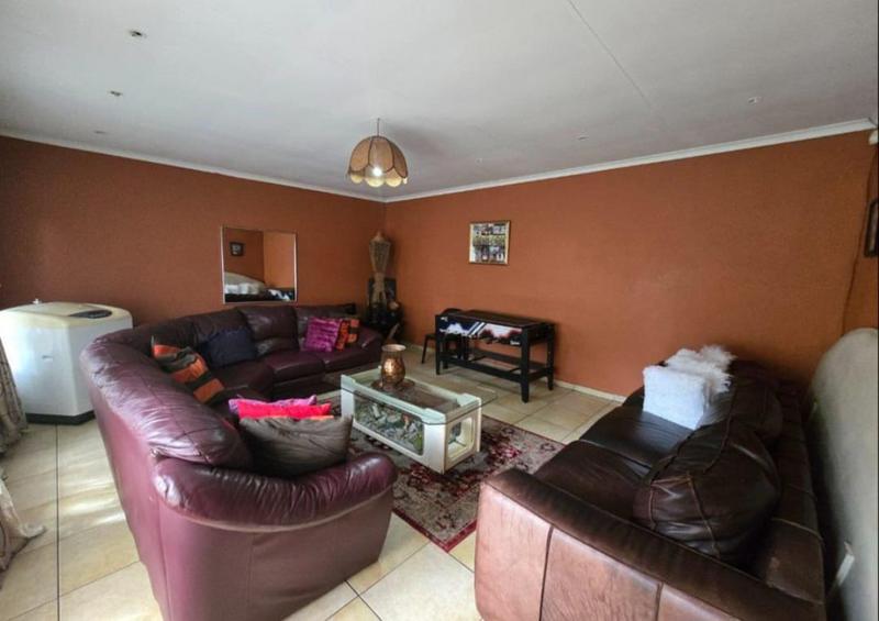3 Bedroom Property for Sale in Brackendowns Gauteng