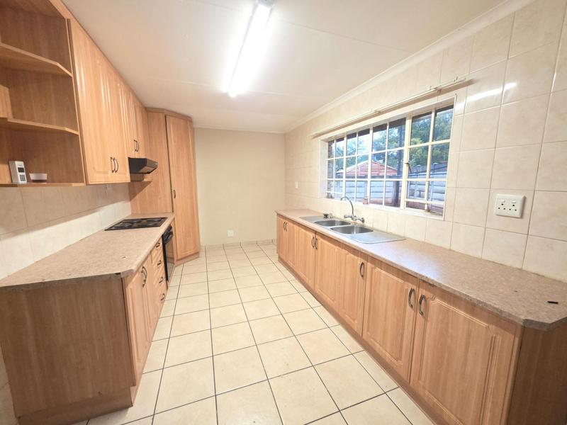To Let 2 Bedroom Property for Rent in Kookrus Gauteng