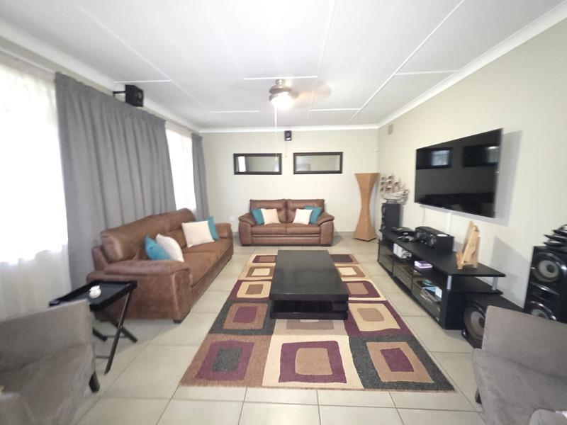4 Bedroom Property for Sale in Rothdene Gauteng