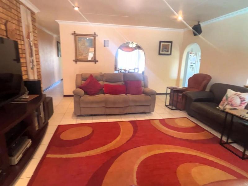 5 Bedroom Property for Sale in Sunward Park Gauteng