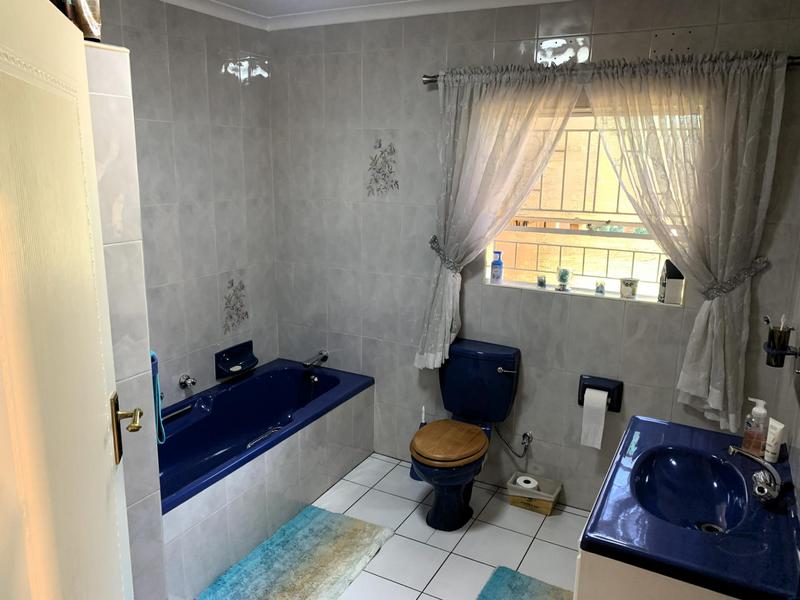 5 Bedroom Property for Sale in Sunward Park Gauteng
