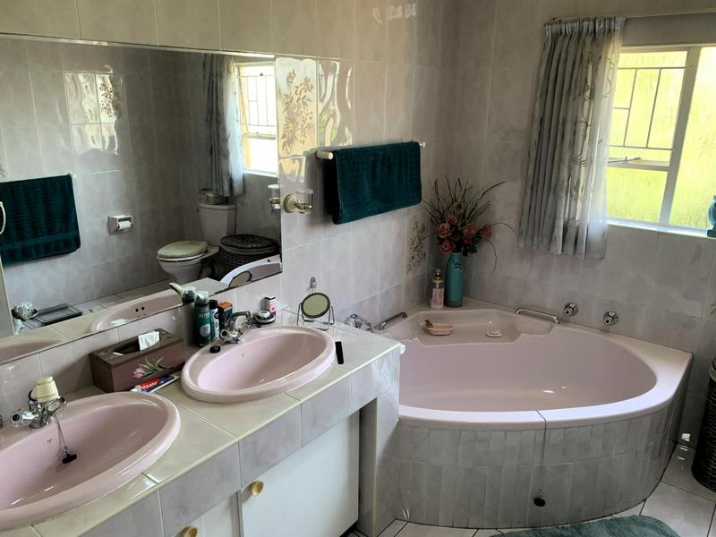 5 Bedroom Property for Sale in Sunward Park Gauteng