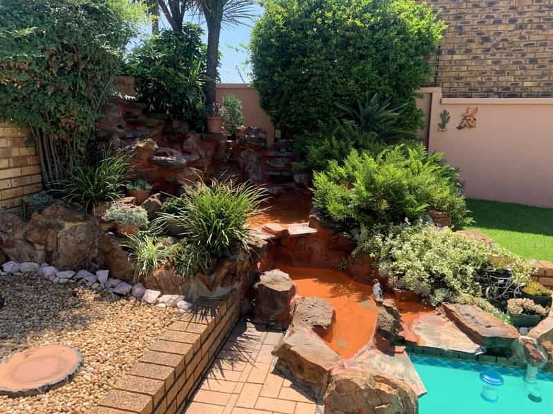 5 Bedroom Property for Sale in Sunward Park Gauteng