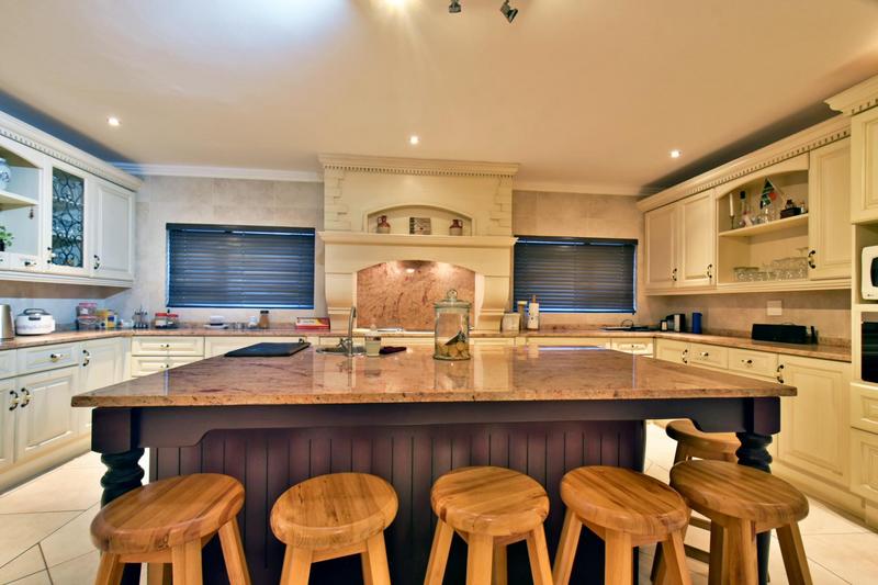5 Bedroom Property for Sale in Bassonia Gauteng