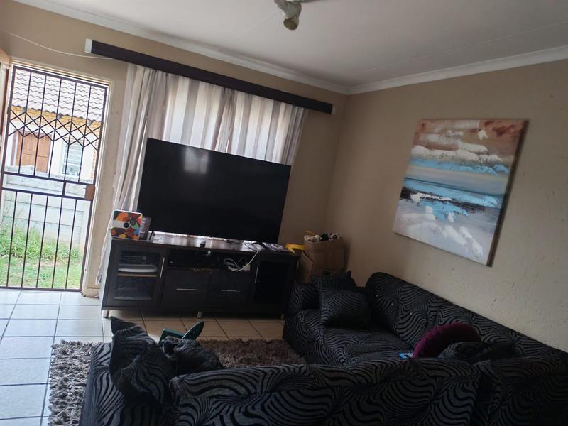 2 Bedroom Property for Sale in Olievenhoutbosch Gauteng