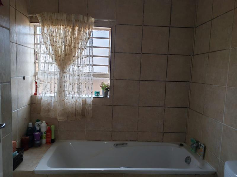 2 Bedroom Property for Sale in Olievenhoutbosch Gauteng