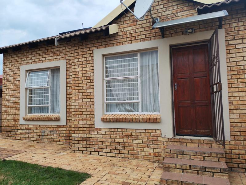 2 Bedroom Property for Sale in Olievenhoutbosch Gauteng