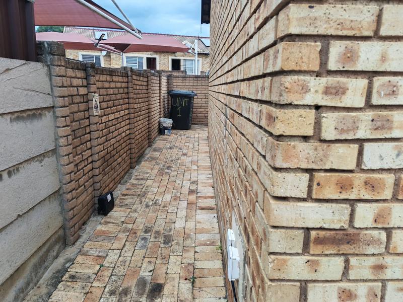 2 Bedroom Property for Sale in Olievenhoutbosch Gauteng