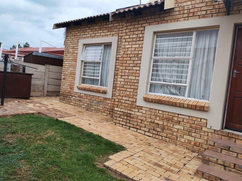 2 Bedroom Property for Sale in Olievenhoutbosch Gauteng
