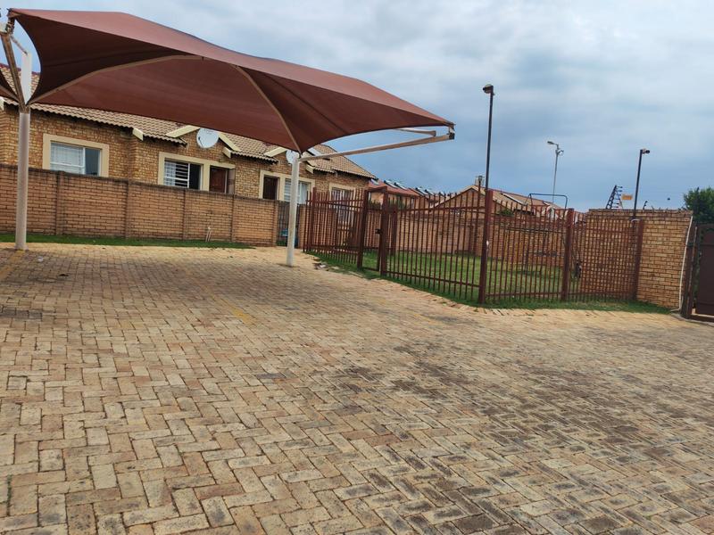 2 Bedroom Property for Sale in Olievenhoutbosch Gauteng