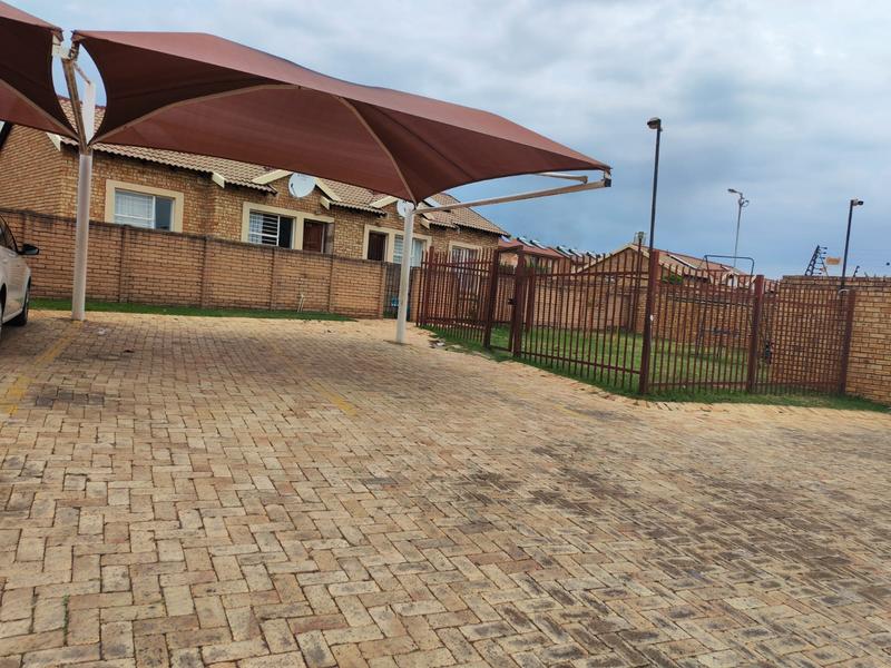 2 Bedroom Property for Sale in Olievenhoutbosch Gauteng