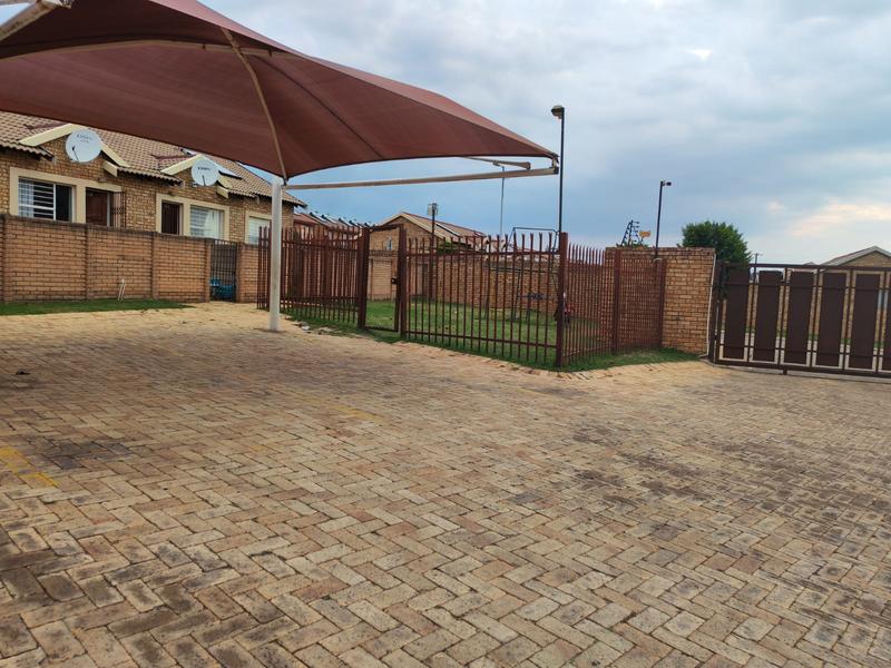 2 Bedroom Property for Sale in Olievenhoutbosch Gauteng