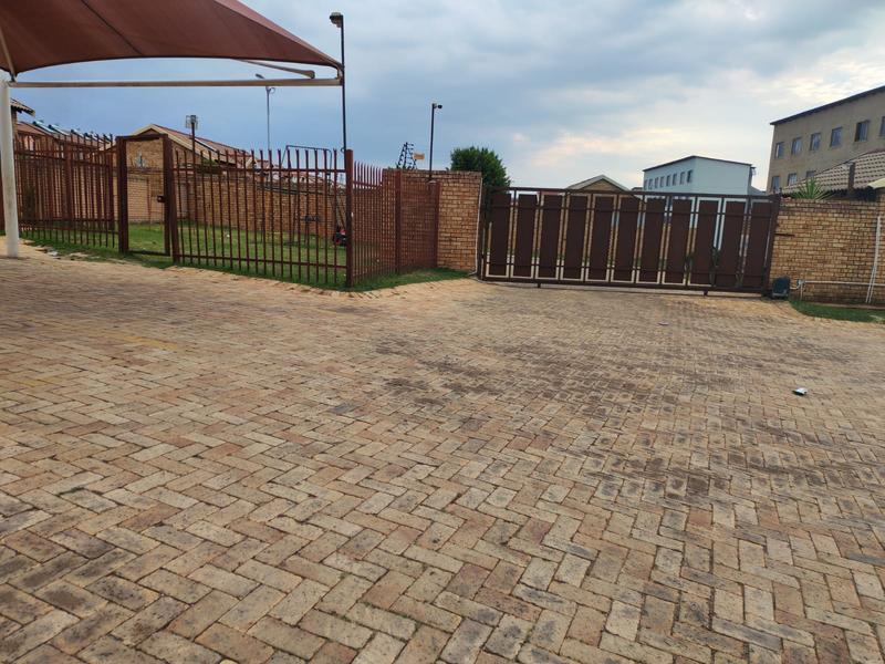 2 Bedroom Property for Sale in Olievenhoutbosch Gauteng