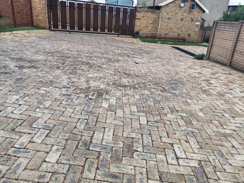 2 Bedroom Property for Sale in Olievenhoutbosch Gauteng