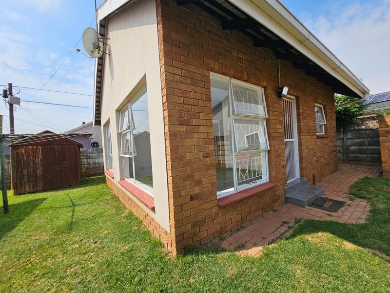 To Let 1 Bedroom Property for Rent in Discovery Gauteng