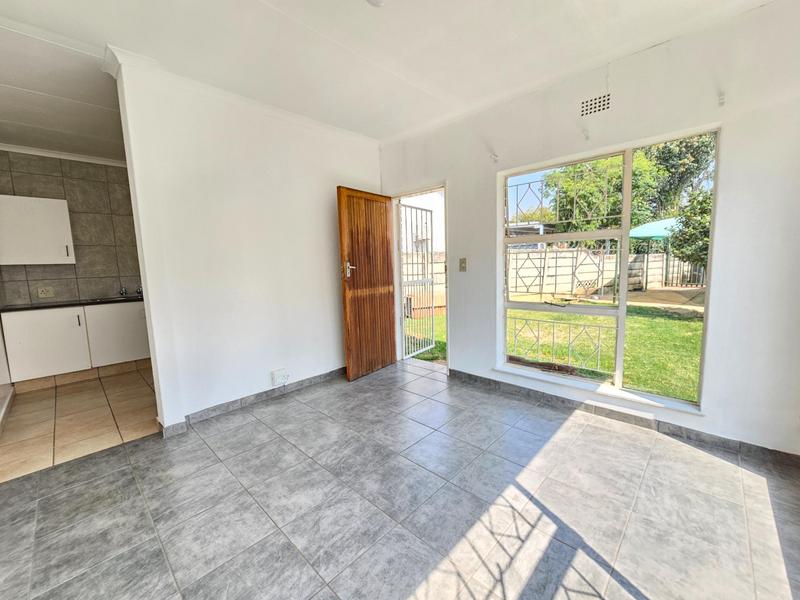 To Let 1 Bedroom Property for Rent in Discovery Gauteng