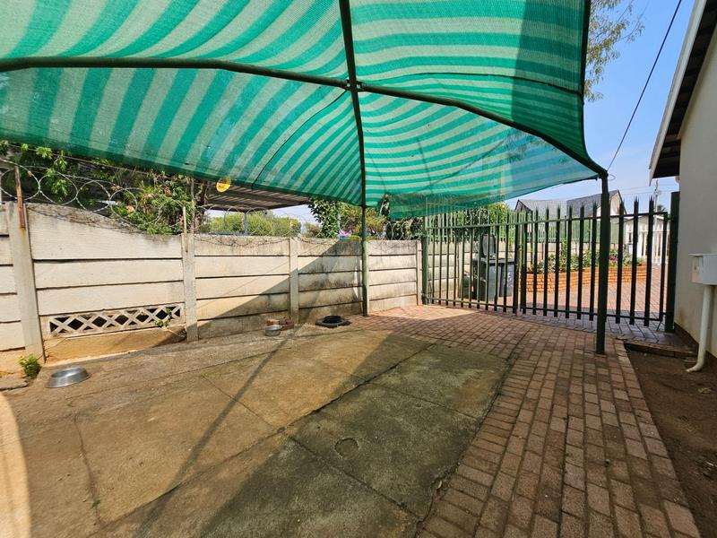 To Let 1 Bedroom Property for Rent in Discovery Gauteng