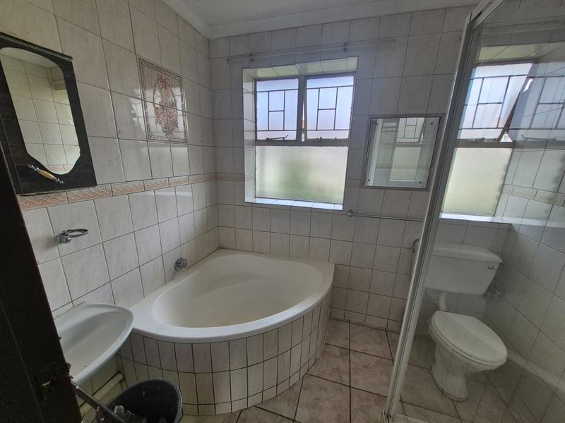 To Let 1 Bedroom Property for Rent in Rhodesfield Ext 1 Gauteng