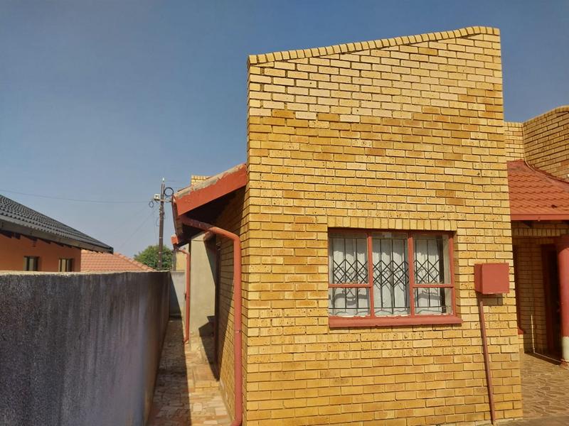 4 Bedroom Property for Sale in Protea Garden Gauteng