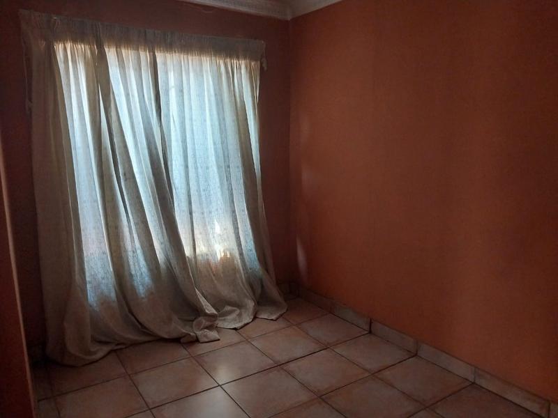 4 Bedroom Property for Sale in Protea Garden Gauteng