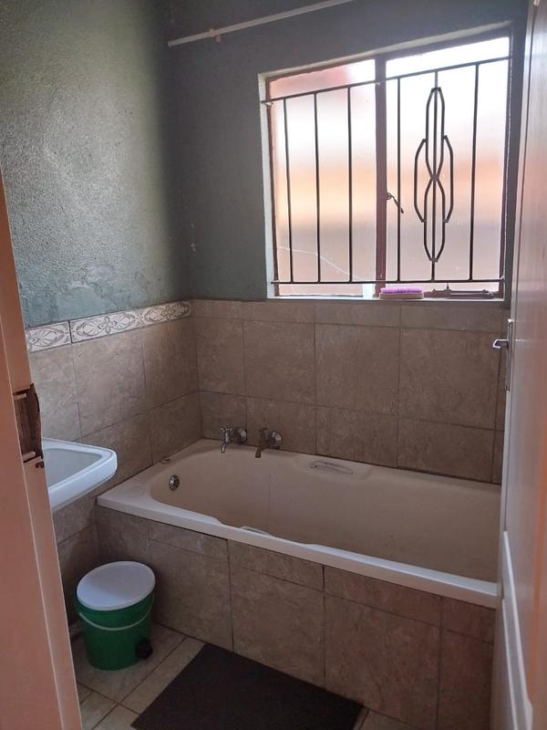 4 Bedroom Property for Sale in Protea Garden Gauteng