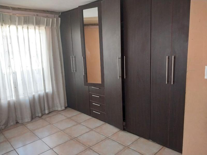 4 Bedroom Property for Sale in Protea Garden Gauteng