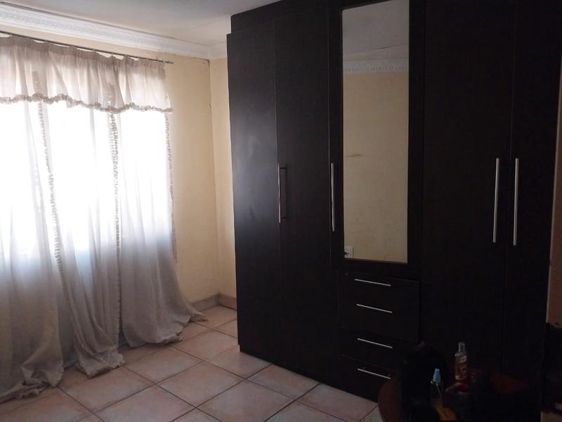 4 Bedroom Property for Sale in Protea Garden Gauteng