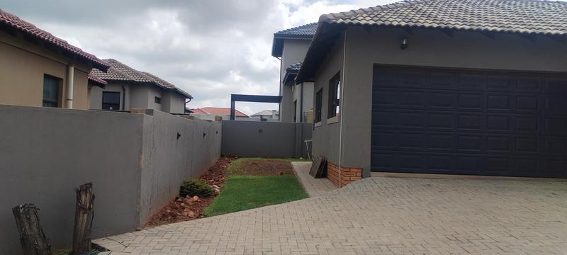 3 Bedroom Property for Sale in Wildtuinpark Gauteng