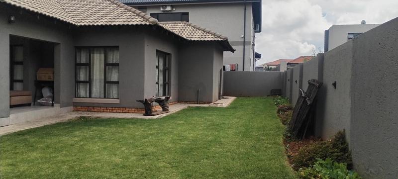 3 Bedroom Property for Sale in Wildtuinpark Gauteng