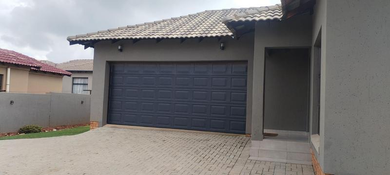 3 Bedroom Property for Sale in Wildtuinpark Gauteng