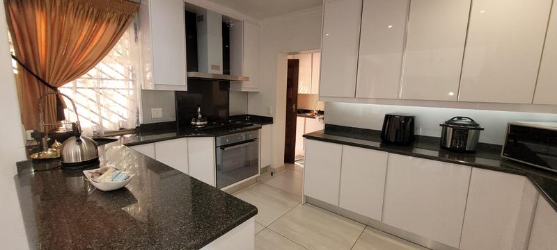 3 Bedroom Property for Sale in Glenvista Gauteng