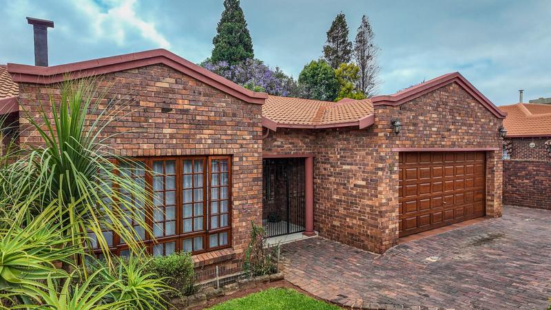 4 Bedroom Property for Sale in Florida Hills Gauteng