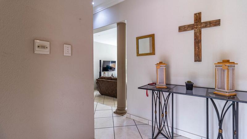 4 Bedroom Property for Sale in Florida Hills Gauteng
