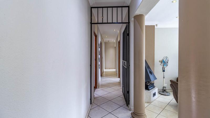 4 Bedroom Property for Sale in Florida Hills Gauteng