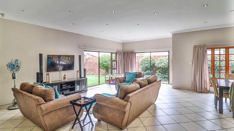 4 Bedroom Property for Sale in Florida Hills Gauteng