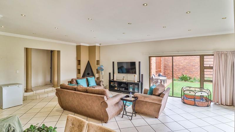 4 Bedroom Property for Sale in Florida Hills Gauteng