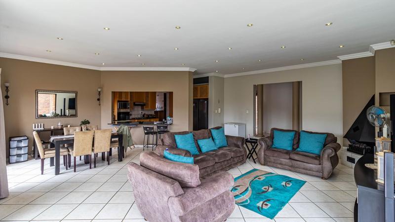 4 Bedroom Property for Sale in Florida Hills Gauteng
