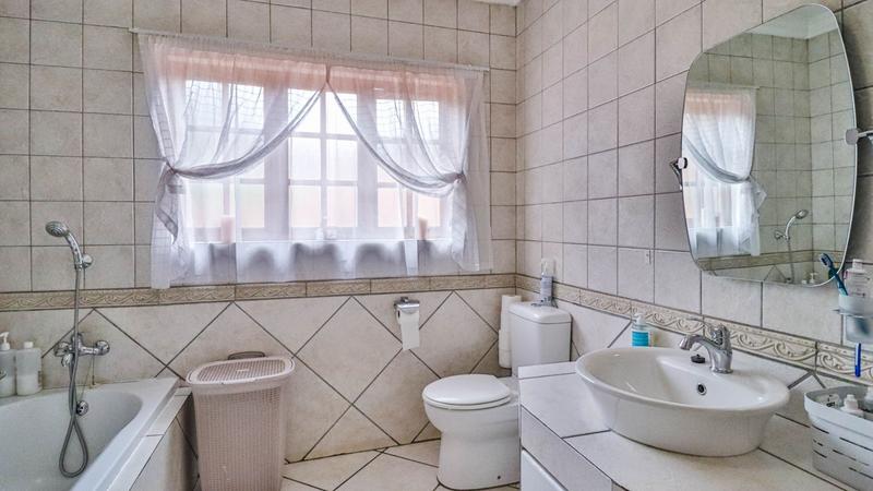 4 Bedroom Property for Sale in Florida Hills Gauteng