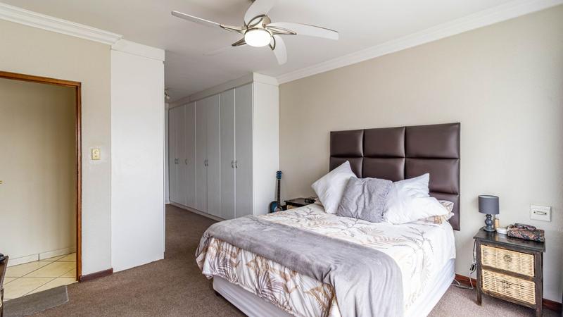 4 Bedroom Property for Sale in Florida Hills Gauteng