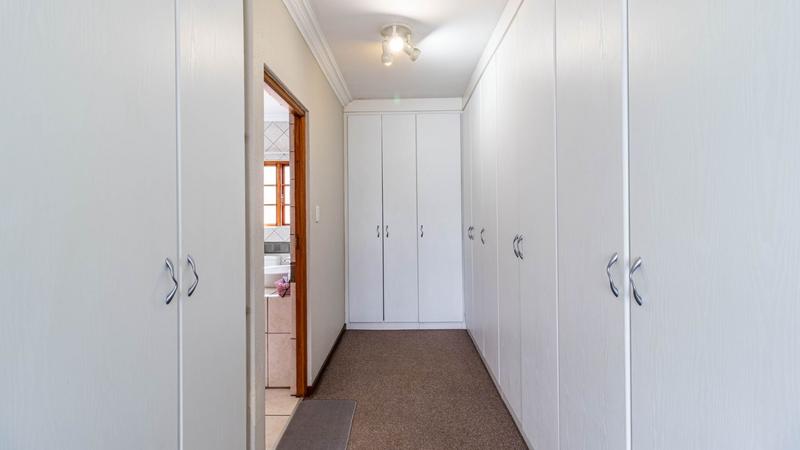 4 Bedroom Property for Sale in Florida Hills Gauteng