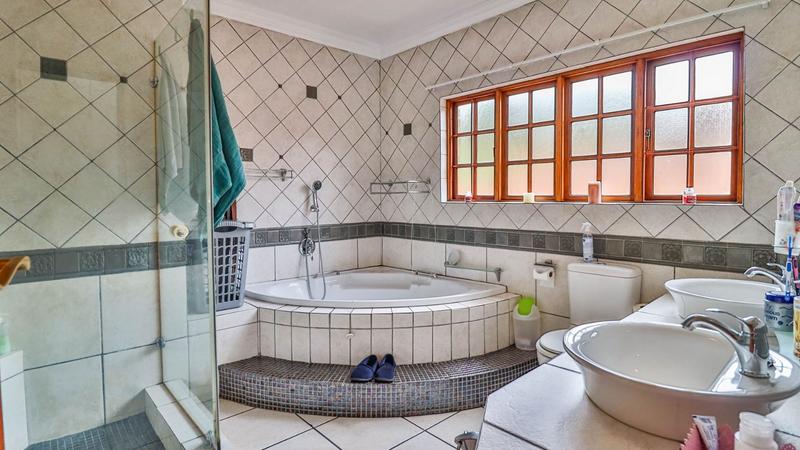 4 Bedroom Property for Sale in Florida Hills Gauteng