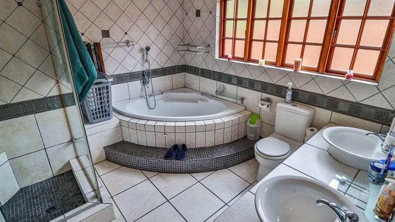 4 Bedroom Property for Sale in Florida Hills Gauteng